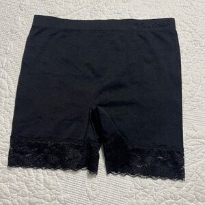 Gloria Vanderbilt Ladies' Slip Short Black Size M W/Lace Button #242